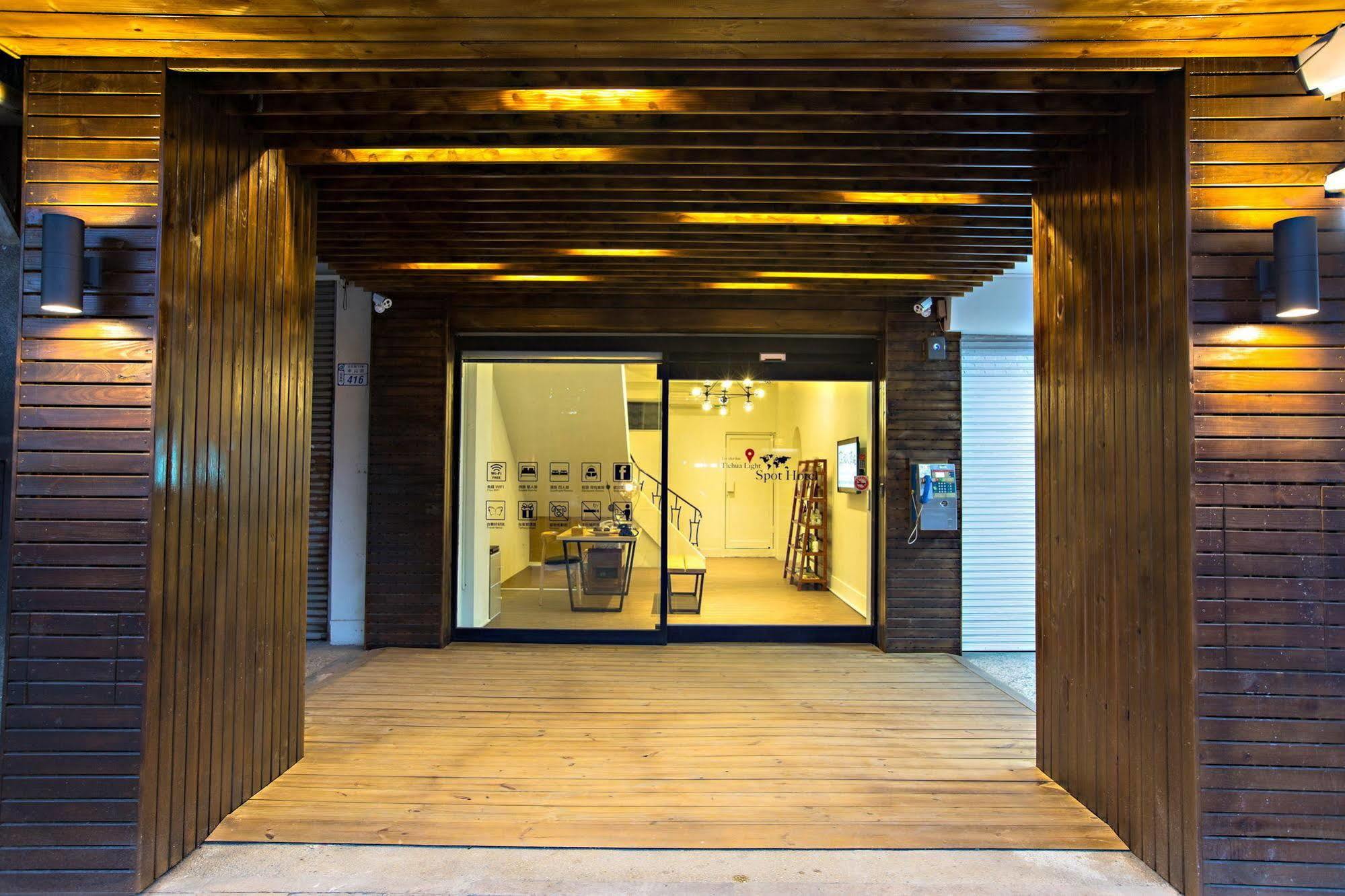 Traveller-Inn Day Moon Hotel Taitung Екстер'єр фото